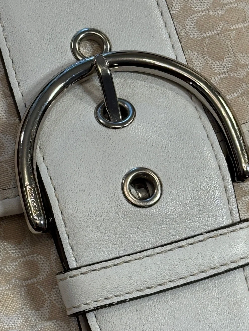 Vintage 2004 Coach Soho 6808 Signature Buckle Hobo Bag Cream White Y2K